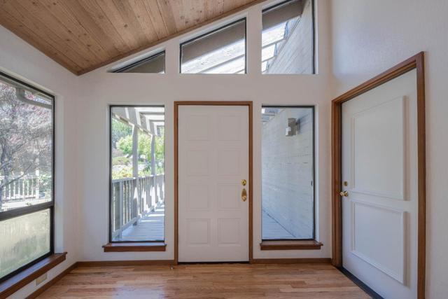 3587 Eastfield Court, Carmel CA: https://media.crmls.org/mediaz/a7b895ee-522f-4103-9249-499406ae346a.jpg