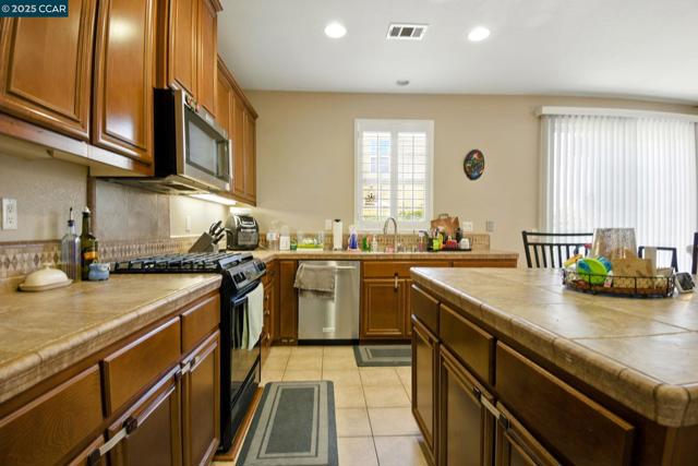 35 Belluno Dr, Stockton CA: https://media.crmls.org/mediaz/a7b91962-ecfb-4e5c-895c-ec30ec40322d.jpg