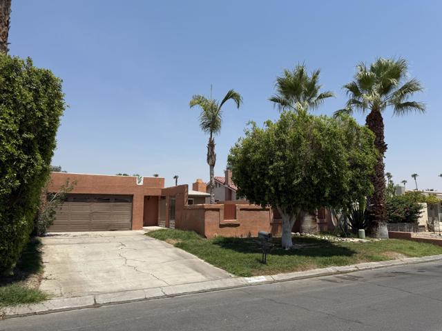 76540 New York Avenue, Palm Desert CA: https://media.crmls.org/mediaz/a7b97598-601f-4ad5-bce8-7681fdeb6504.jpg
