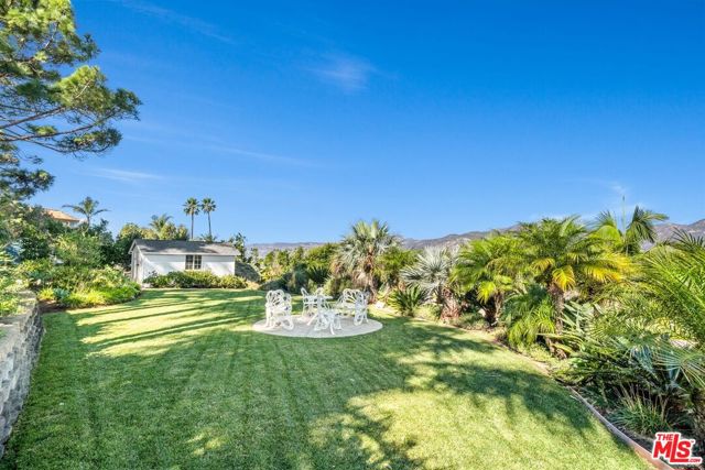 29417 Bluewater Road, Malibu CA: https://media.crmls.org/mediaz/a7b9db4f-1bd2-4056-a117-ea8d71daa9d8.jpg