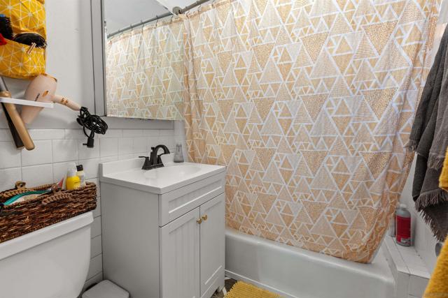 4830 4832 Utah St, San Diego CA: https://media.crmls.org/mediaz/a7ba40c7-6949-48ee-88a7-bcb117639f83.jpg