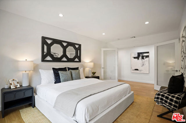 15224 Encanto Drive, Sherman Oaks CA: https://media.crmls.org/mediaz/a7ba4b30-fd88-4ecc-a002-e3d83b8da20c.jpg