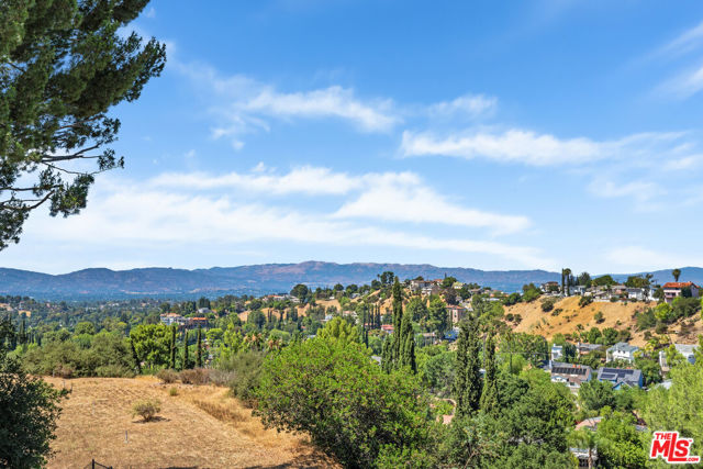 21727 Ulmus Drive, Woodland Hills CA: https://media.crmls.org/mediaz/a7bad1fb-ff31-4c57-a330-9794ed54f721.jpg