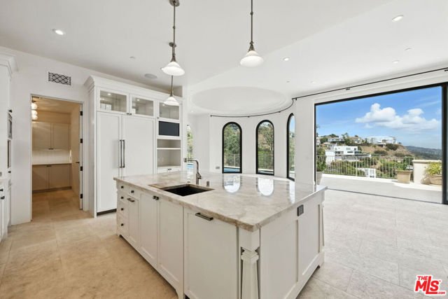1675 Woods Drive, Los Angeles CA: https://media.crmls.org/mediaz/a7bb0a38-29ab-4039-bd7b-348d07ee38e5.jpg