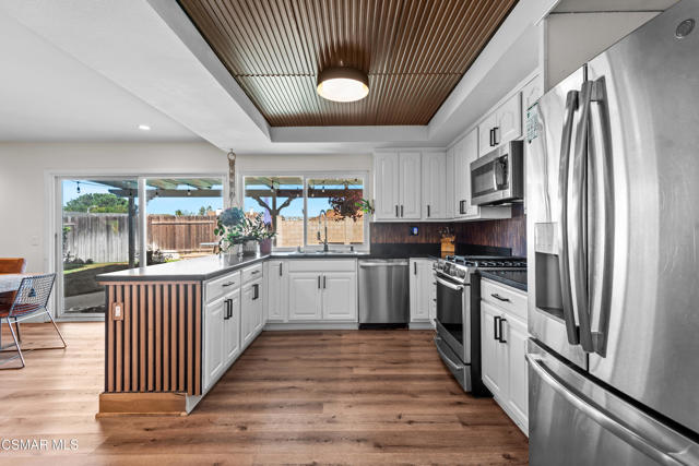 363 Larcom Street, Thousand Oaks CA: https://media.crmls.org/mediaz/a7bb1bea-fdcc-4e87-8146-737dad925a75.jpg