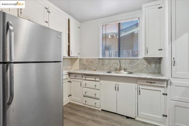 2717 Mabel St, Berkeley CA: https://media.crmls.org/mediaz/a7bb3461-208d-435f-984b-1d0c694dc59e.jpg