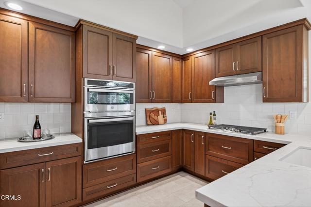 28 San Bernardino Avenue, Ventura CA: https://media.crmls.org/mediaz/a7bbafda-704f-45ca-8e10-83c6cff21a16.jpg
