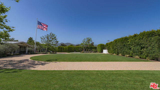 6815 Dume Drive, Malibu CA: https://media.crmls.org/mediaz/a7bbcba5-24cf-4cd5-87c7-28c541b17a38.jpg
