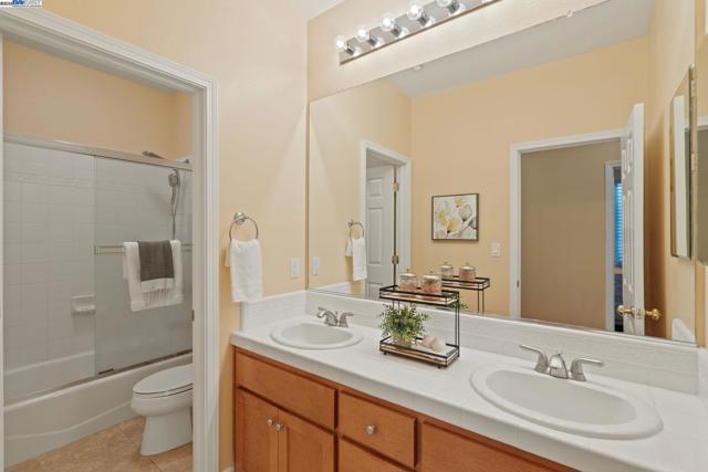1646 Cascina Ct, Livermore CA: https://media.crmls.org/mediaz/a7bc0313-7e86-451a-92a9-99b5afb5a1e1.jpg