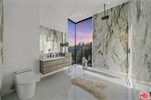 1565 Haslam Terrace, Los Angeles CA: https://media.crmls.org/mediaz/a7bc05cc-5356-4a12-94b8-a37023e951a6.jpg