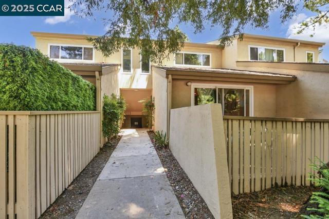 2708 Oak Rd, Walnut Creek CA: https://media.crmls.org/mediaz/a7bc085b-3a56-41b6-a42a-fe2a1fd3216c.jpg