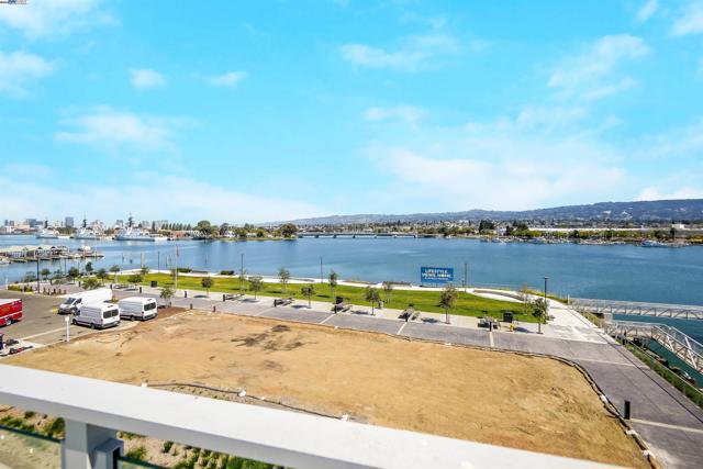 2388 Stanford Street, Alameda CA: https://media.crmls.org/mediaz/a7bc09e5-89ae-4a02-ac5a-19b17809ddad.jpg