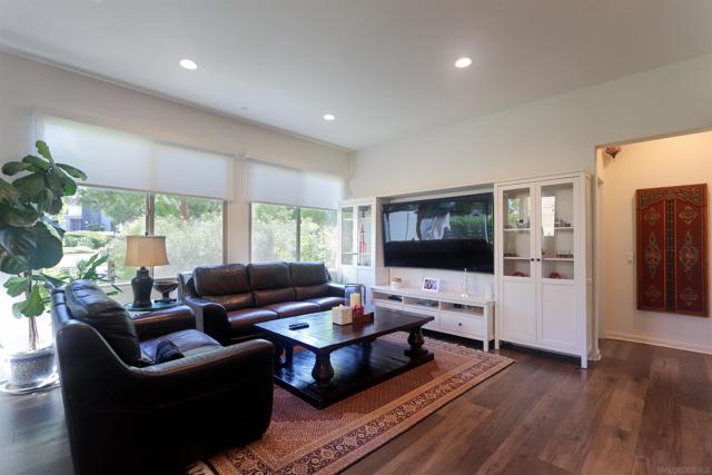 126 Cadence, Irvine CA: https://media.crmls.org/mediaz/a7bc1ae1-016c-4d06-be12-30e6415d0981.jpg