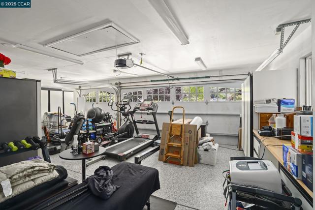 24 Ray Ct, Alamo CA: https://media.crmls.org/mediaz/a7bc28ed-cb35-4d6c-acd7-389941e8fa32.jpg