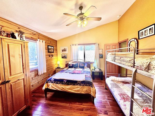 539 Lakewood Lane, Big Bear CA: https://media.crmls.org/mediaz/a7bc702c-dfef-4dd3-a319-87135a8d7e03.jpg