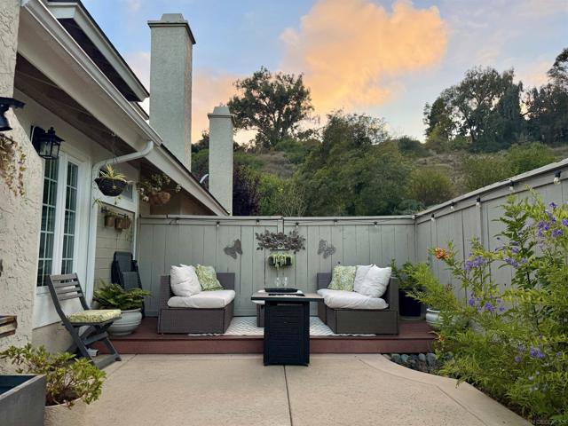 543 Rockport Ct, Encinitas CA: https://media.crmls.org/mediaz/a7bc7e23-d345-434d-8b57-c533035c0c61.jpg