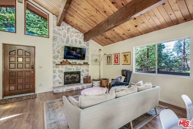 2378 Rim Of The World Drive, Running Springs CA: https://media.crmls.org/mediaz/a7bca357-4b85-453b-aa02-283a570742ea.jpg