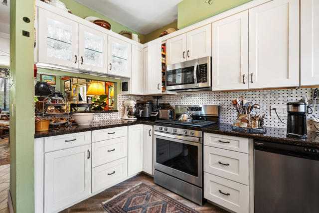 401 E Vista Chino, Palm Springs CA: https://media.crmls.org/mediaz/a7bcb6a8-8724-4365-b25c-2405d2498ab6.jpg