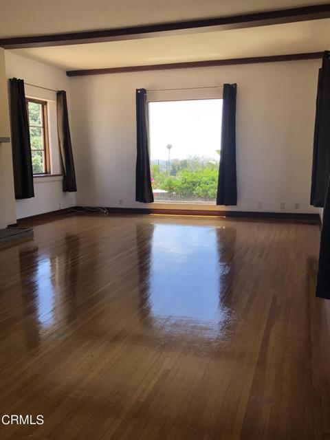 352 Glen Ellen Drive, Ventura CA: https://media.crmls.org/mediaz/a7bcf2e2-0dfa-412d-bc47-5eb9dec9c3ff.jpg