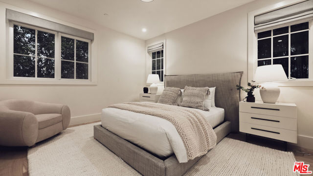 5 Bed Home for Sale in Los Angeles, California