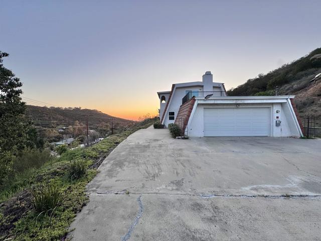 2956 La Cresta Road, El Cajon CA: https://media.crmls.org/mediaz/a7bcfaed-da4c-473f-8cc2-93da9a9e314d.jpg