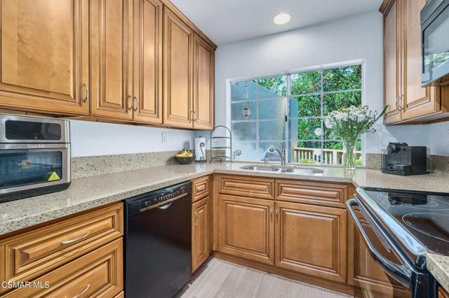 675 Oak Run Trail, Oak Park CA: https://media.crmls.org/mediaz/a7bd5401-73c6-4463-b7e1-83f76c15f0b3.jpg