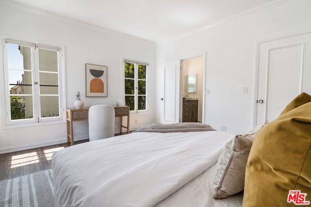 336 N Orange Drive, Los Angeles CA: https://media.crmls.org/mediaz/a7becdc9-eb21-4342-b6e0-cad5db3cc418.jpg