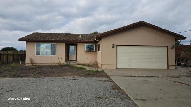 17925 Damian Way, Salinas CA: https://media.crmls.org/mediaz/a7bed2cd-f753-4685-9dfe-a9ba546ea1c5.jpg