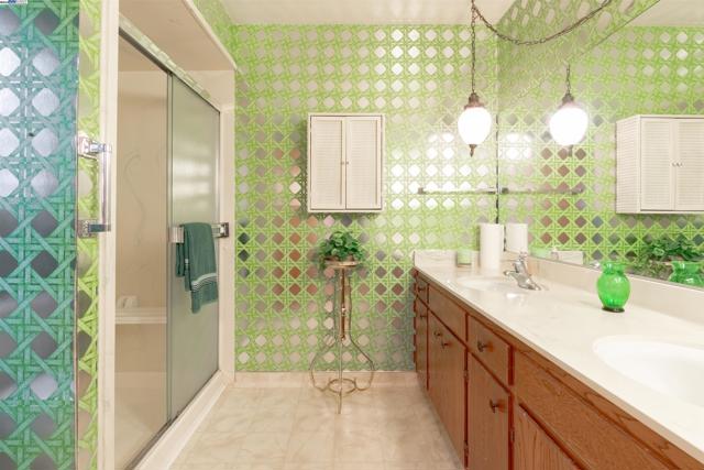 2177 Hillside Cir, San Leandro CA: https://media.crmls.org/mediaz/a7bf7407-8ae4-45c1-a6dd-e8b7de4db4f9.jpg