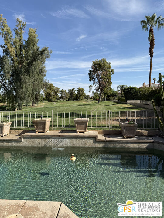 https://media.crmls.org/mediaz/a7bf8e44-bbad-4a6f-a0de-391768ae3f65.jpg?preset=X-Large
