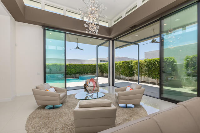 Image 14 of 29 For 21 Emerald Court
