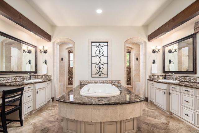 4258 Via Ravello, Rancho Santa Fe CA: https://media.crmls.org/mediaz/a7c0420a-02ca-4c8e-b323-0caad88dde9c.jpg