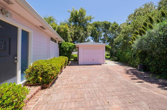 1171 Sylvan Place, Monterey CA: https://media.crmls.org/mediaz/a7c0b6ab-ac2d-4179-b0d6-96d7e1cdf530.jpg