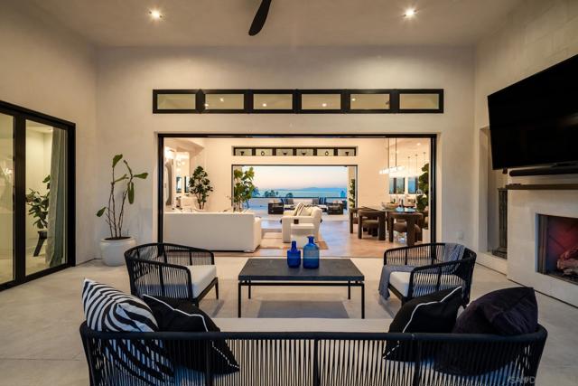 2365 Via Siena, La Jolla CA: https://media.crmls.org/mediaz/a7c1a1e9-f426-40bf-a682-9e81484a3a41.jpg