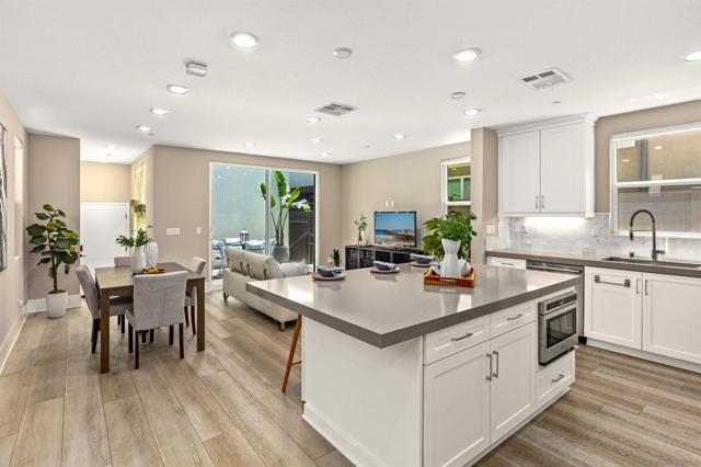 3979 Shasta St, San Diego CA: https://media.crmls.org/mediaz/a7c28411-aa72-479f-a32b-9ecbccaab4a5.jpg