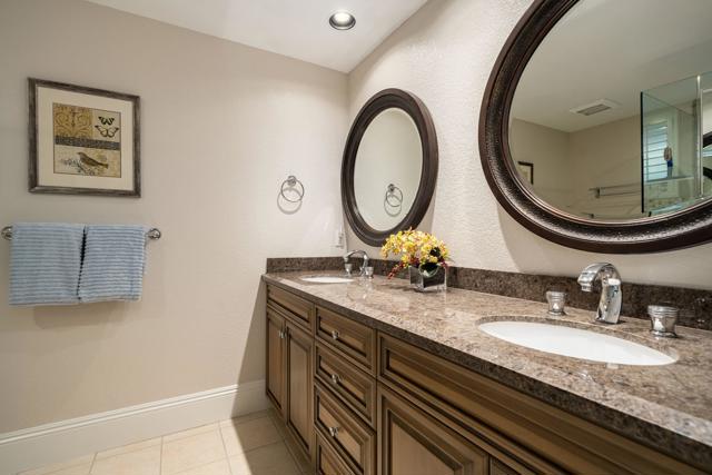 6 Oxford Court, Rancho Mirage CA: https://media.crmls.org/mediaz/a7c2bdb9-7504-412e-9866-5be2e9bdc47d.jpg