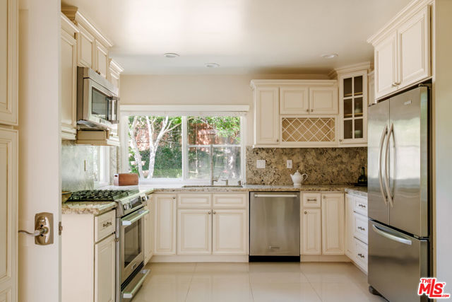 3194 Rossini Place, Topanga CA: https://media.crmls.org/mediaz/a7c2d5cd-2520-4cd1-ad48-11731040ec57.jpg