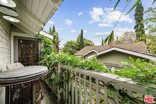 2116 3rd Street, Santa Monica CA: https://media.crmls.org/mediaz/a7c40106-f43a-4aec-983c-57ef3cfaef25.jpg