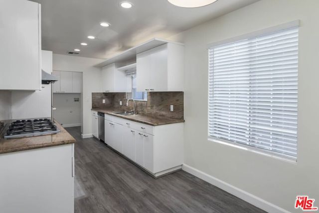 5332 Goodland Avenue, Valley Village CA: https://media.crmls.org/mediaz/a7c50d5e-82e4-4ece-b3af-55a889966066.jpg