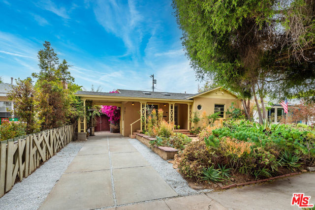 3761 Ashwood Avenue, Los Angeles CA: https://media.crmls.org/mediaz/a7c58429-50e1-4751-8919-e7aee0275a3a.jpg