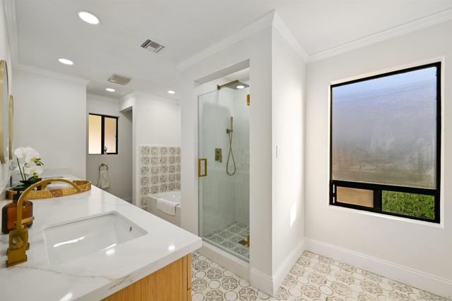 4367 Summit Dr, La Mesa CA: https://media.crmls.org/mediaz/a7c6d611-d4b6-4123-9941-23333a54b5c4.jpg