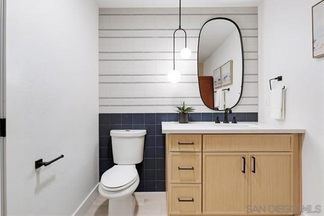 2003 Caminito Circulo Norte, La Jolla CA: https://media.crmls.org/mediaz/a7c7a363-eb8b-4c69-b1a5-ac4e5c6effea.jpg