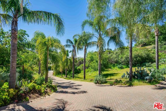 2303 Tuna Canyon Road, Topanga CA: https://media.crmls.org/mediaz/a7c7c57c-7bf7-4722-b519-fa4c26fda8fa.jpg