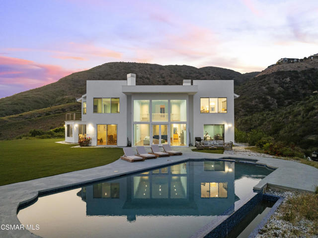31505 Pacific Coast Highway, Malibu CA: https://media.crmls.org/mediaz/a7c8a533-8c8e-428f-9edf-9e0729e75738.jpg