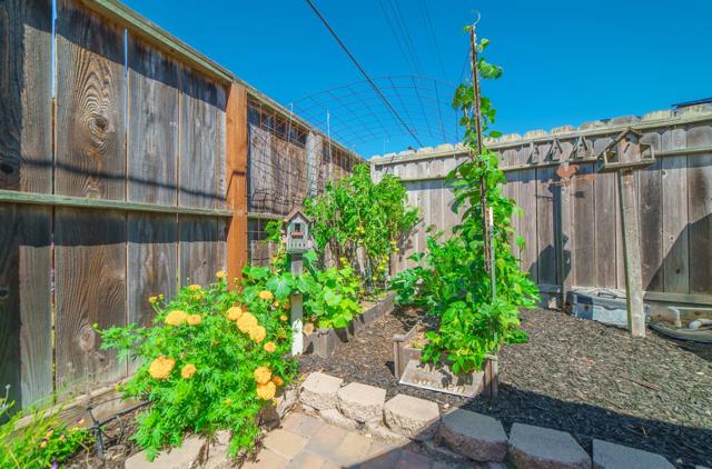 731 La Mesa Drive, Salinas CA: https://media.crmls.org/mediaz/a7c8e5e0-070d-4a84-9d22-e080c9efb306.jpg