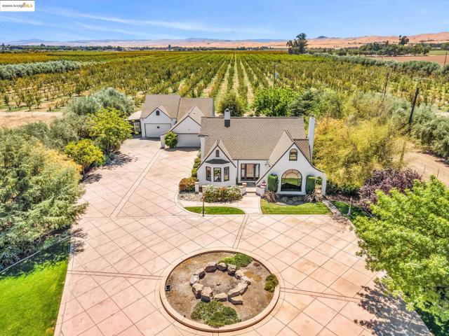 11081 BRENTWOOD BLVD., Brentwood CA: https://media.crmls.org/mediaz/a7c917f4-ba71-49e7-ba4b-45250fc457df.jpg