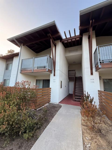 1810 S El Camino Real, Encinitas CA: https://media.crmls.org/mediaz/a7c9db4a-988d-45fd-ac7b-dff9488b5768.jpg