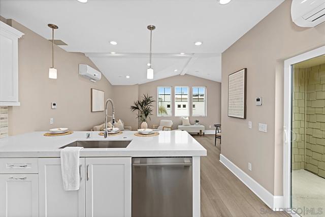 819 Kennebeck Ct, San Diego CA: https://media.crmls.org/mediaz/a7cb3248-bd4f-4d4b-aa03-b8c7a280e77b.jpg