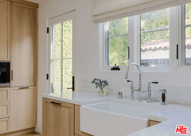 Image 10 of 41 For 408 Westbourne Drive