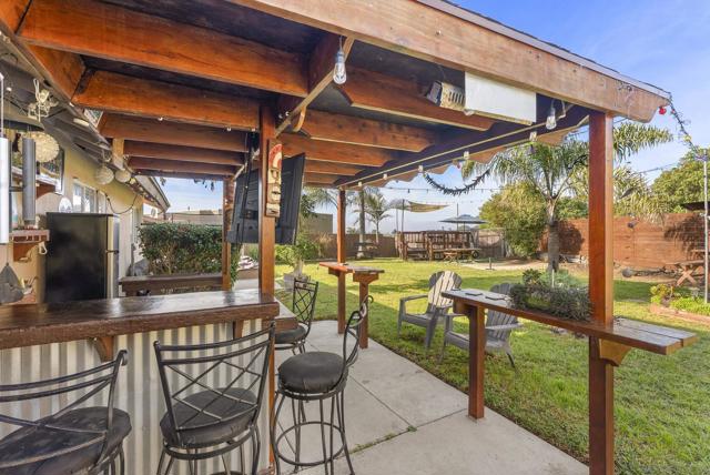 1007 Genie Ln, Cardiff by the Sea CA: https://media.crmls.org/mediaz/a7cdb778-7133-4d38-b8d0-864e75e30f12.jpg